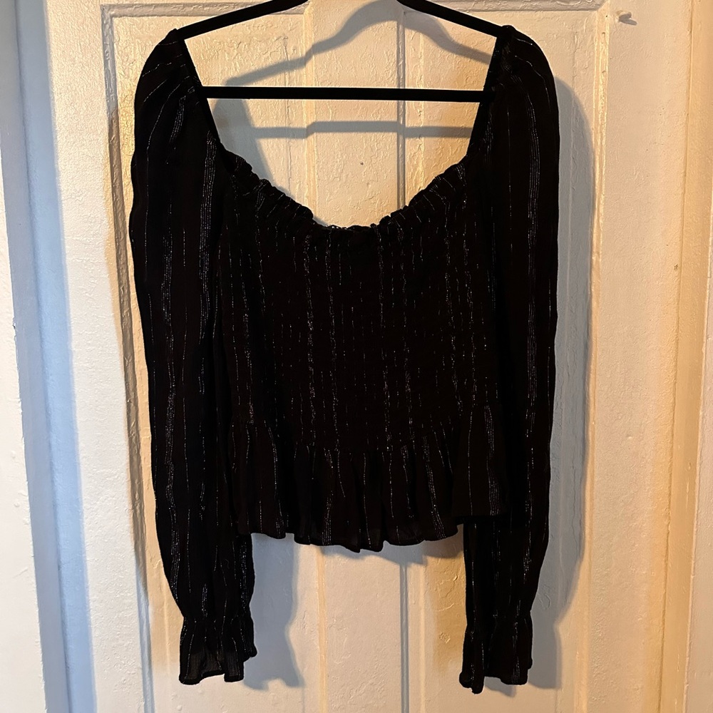 Wrangler Retro Black/Silver Top with smocked sleeves
